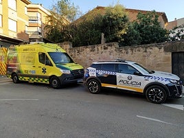 Una de las últimas actuaciones de la Policía Local de Villamediana, el pasado lunes, en el cruce de las calles Luis Ortún y Anastasio Mateo.