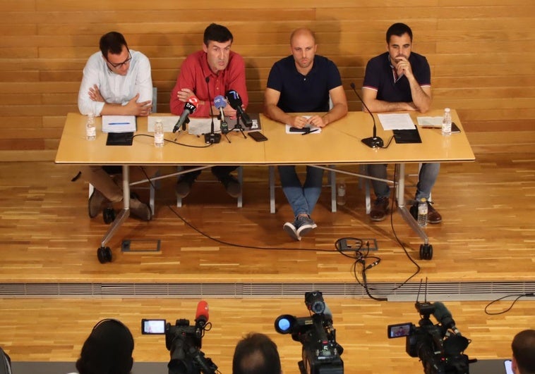 Julián García Plisson (cooperativas), Roberto Ruiz Clavijo (UAGR), Eduardo Pérez Hoces (Asaja) y Néstor Alcolea (UPA), en la rueda de prensa de esta mañana