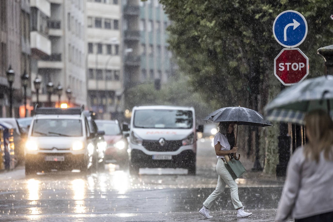 Una fuerte tormenta descarga sobre Logroño