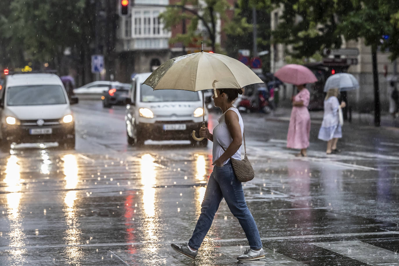 Una fuerte tormenta descarga sobre Logroño