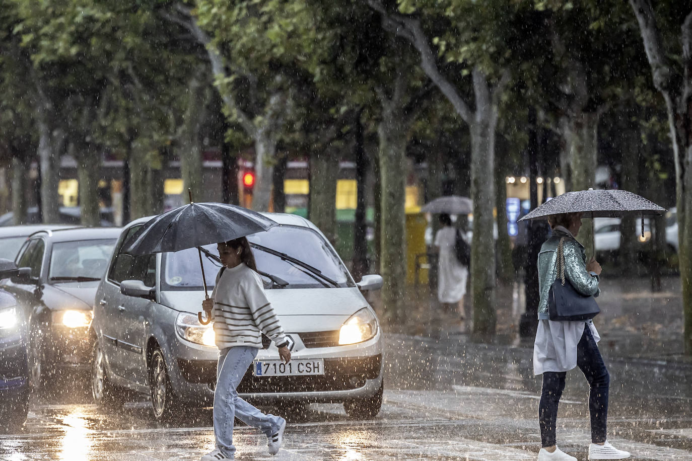 Una fuerte tormenta descarga sobre Logroño