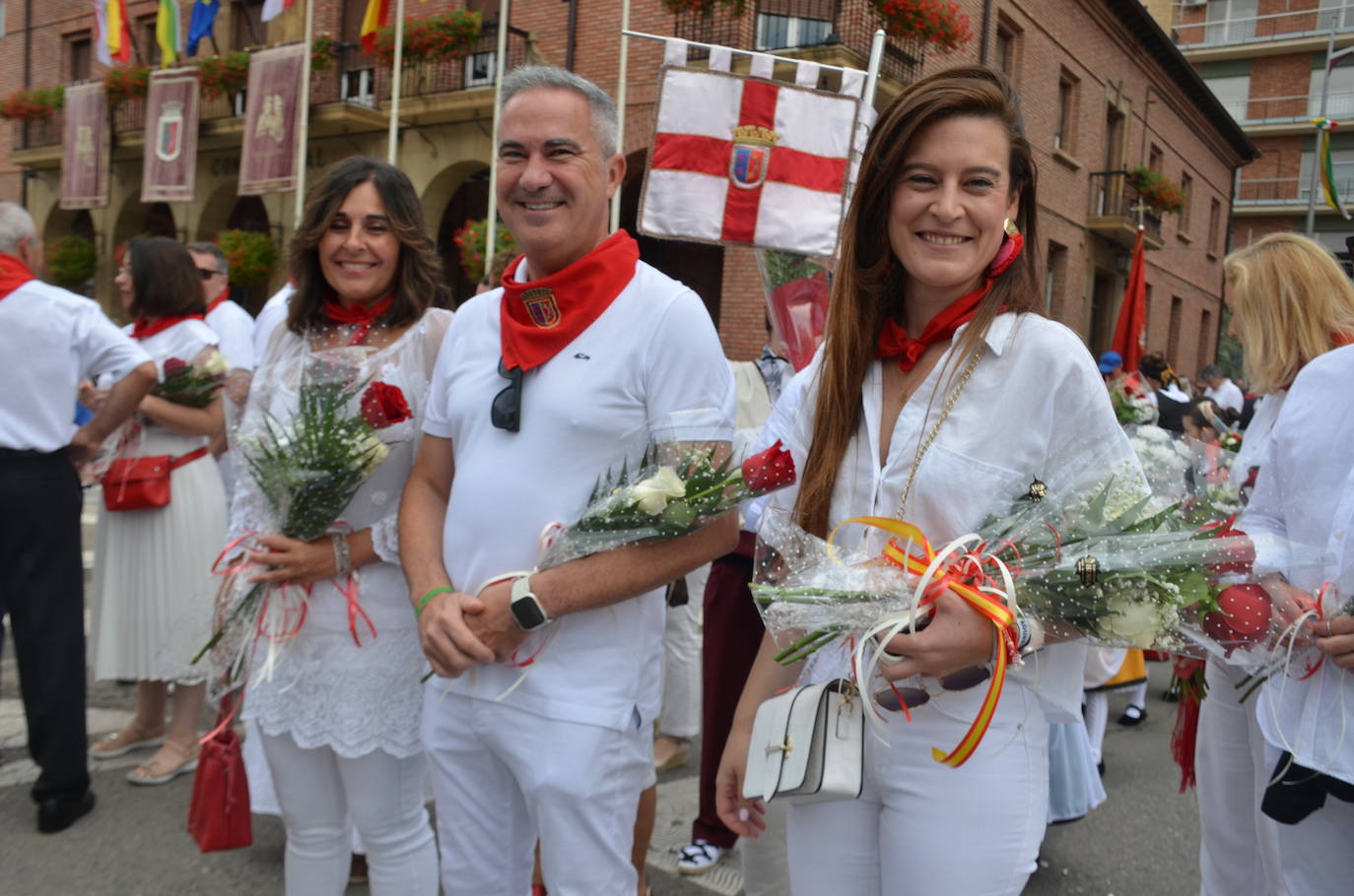 Las imágenes de la ofrenda de flores a los patronos en Calahorra