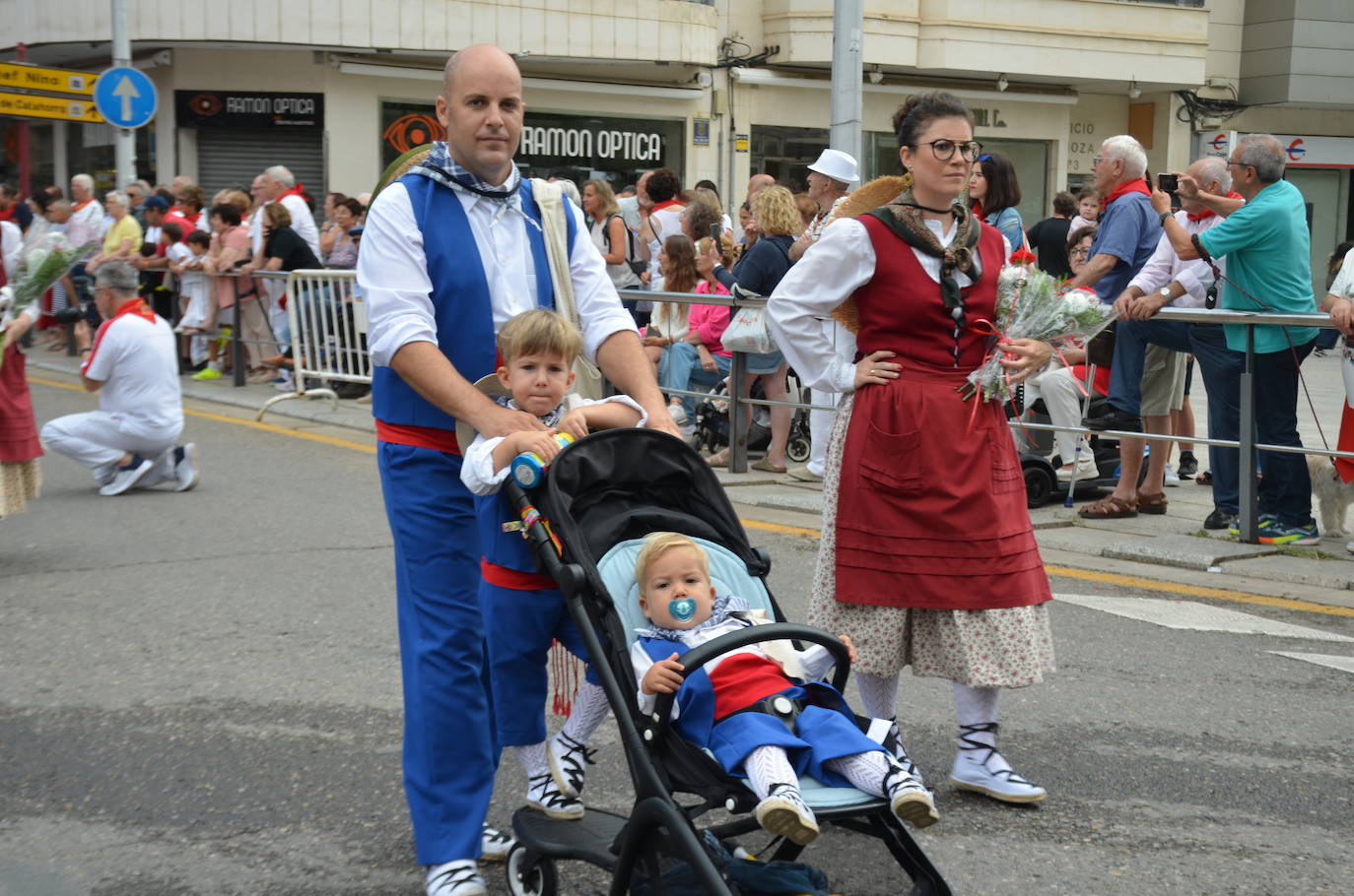 Las imágenes de la ofrenda de flores a los patronos en Calahorra