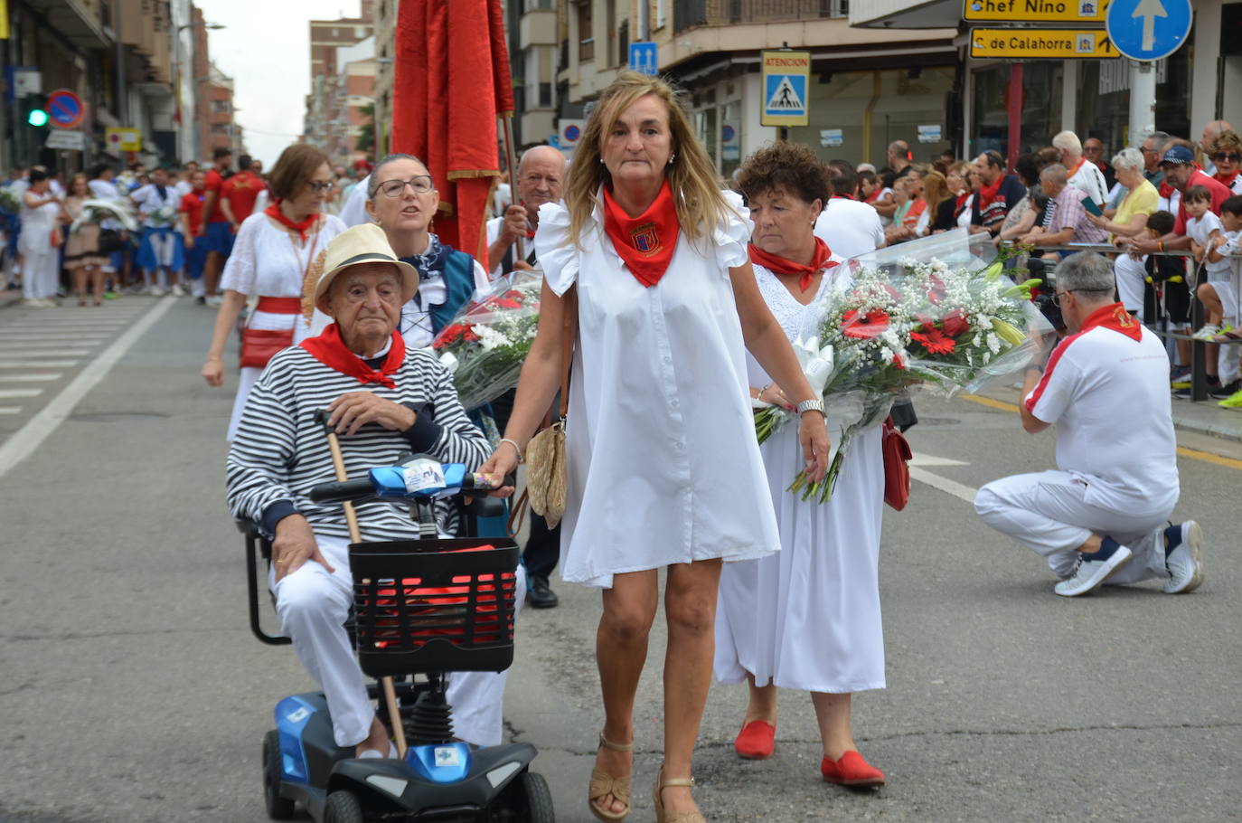 Las imágenes de la ofrenda de flores a los patronos en Calahorra