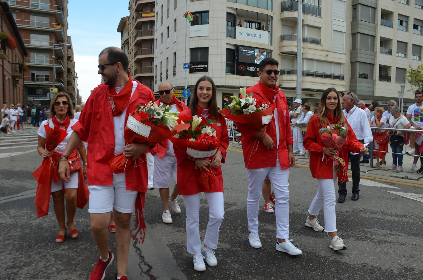 Las imágenes de la ofrenda de flores a los patronos en Calahorra