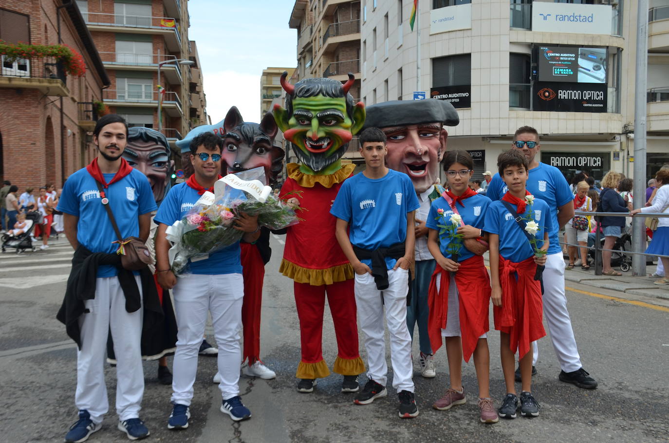 Las imágenes de la ofrenda de flores a los patronos en Calahorra