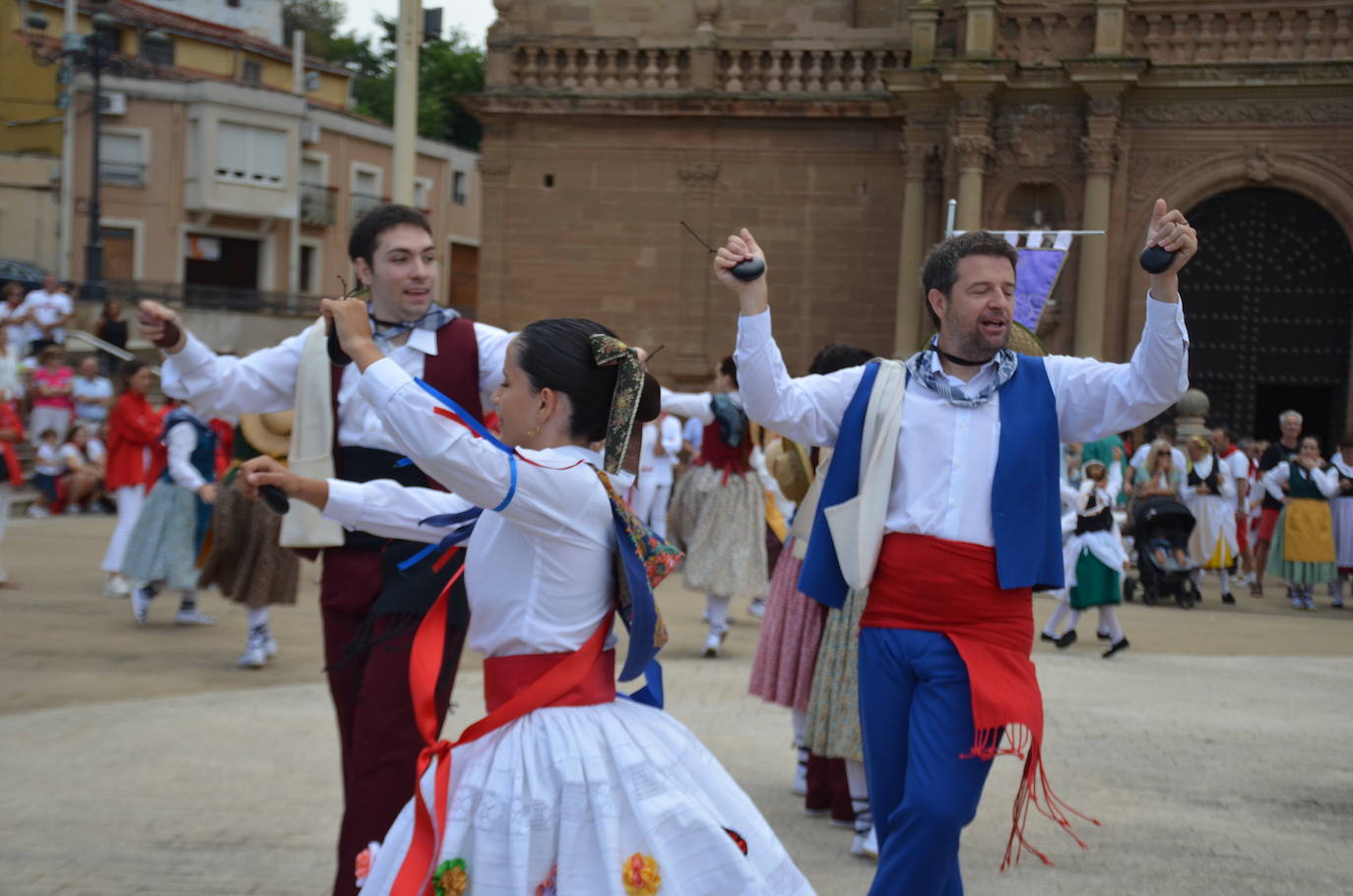 Las imágenes de la ofrenda de flores a los patronos en Calahorra
