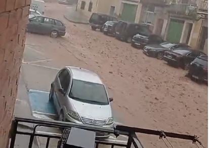 Así bajaba el agua por las calles de Ribafrecha