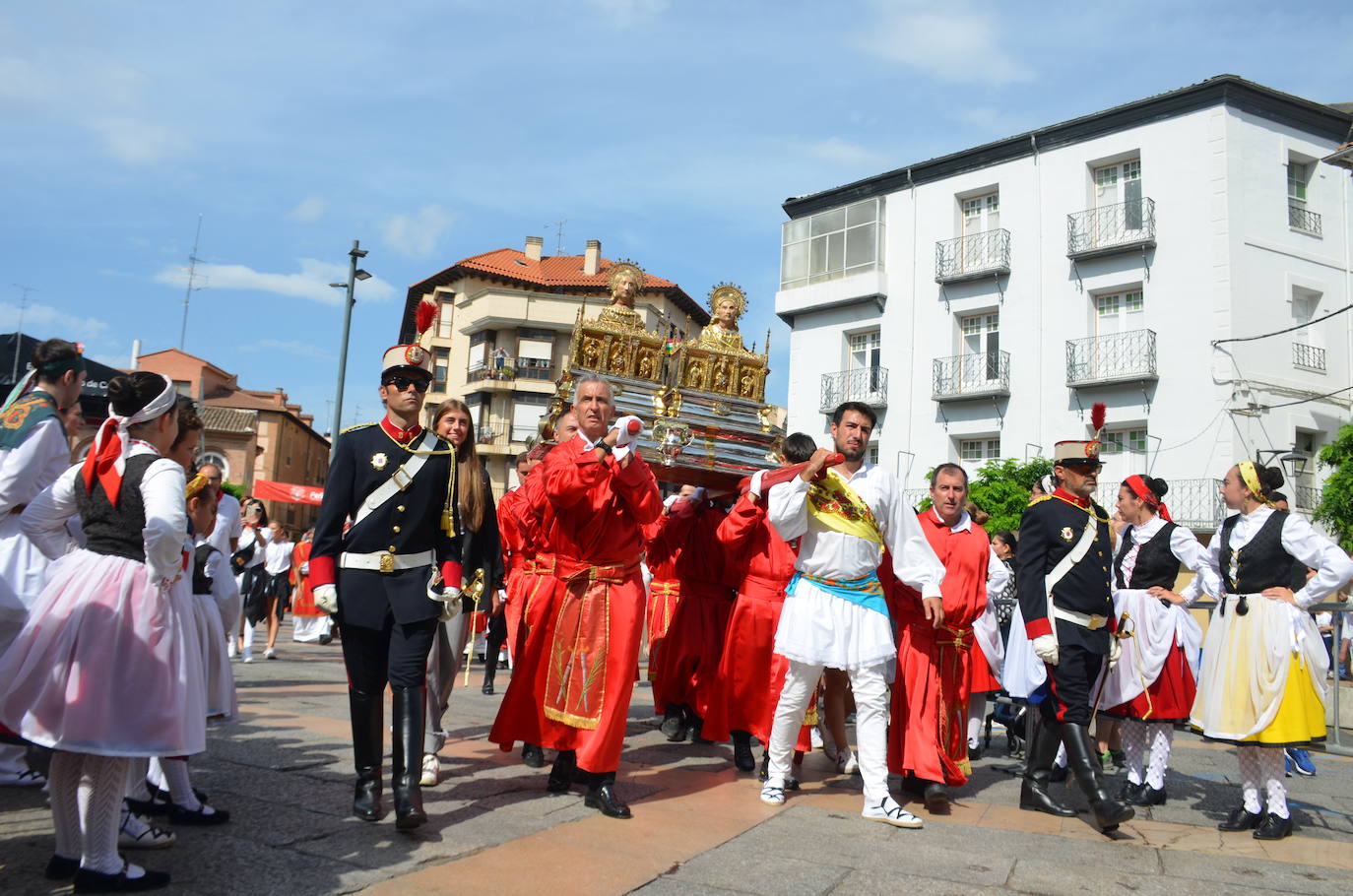 Procesión en honor a los santos de Calahorra