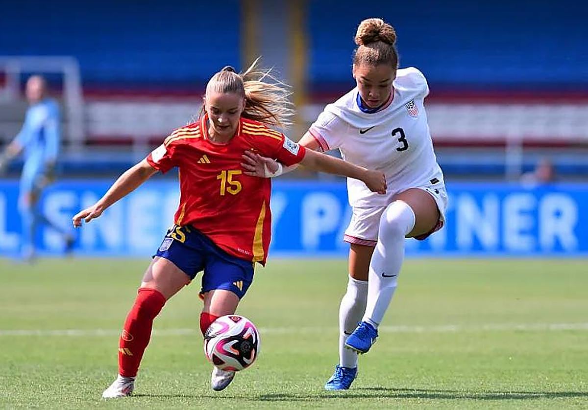 Sara Ortega, con el número 15.