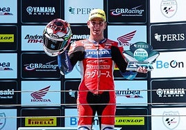 Dos terceros puestos en Estoril afianzan el liderato de Orradre en el Superbikes España