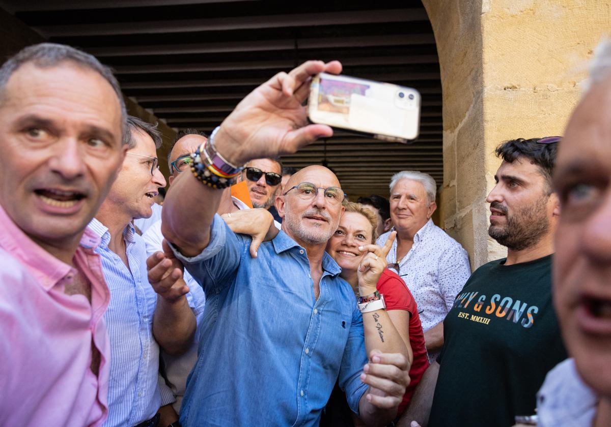 Luis de la Fuente se hace un selfie en Haro el pasado 11 de agosto.