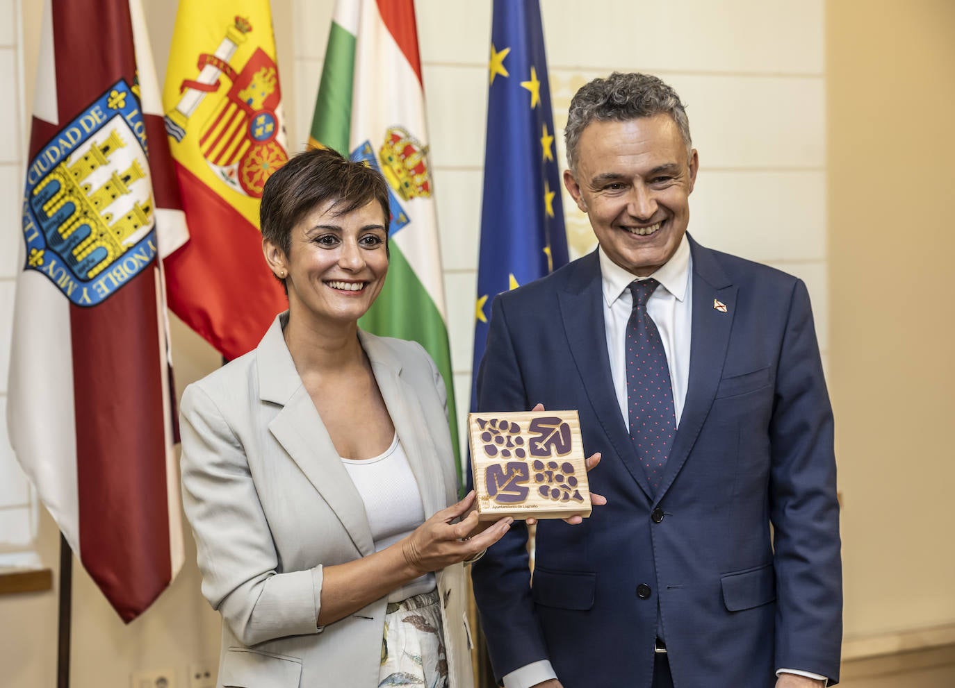 La visita de Isabel Rodríguez al Bretón y el Ayuntamiento logroñés