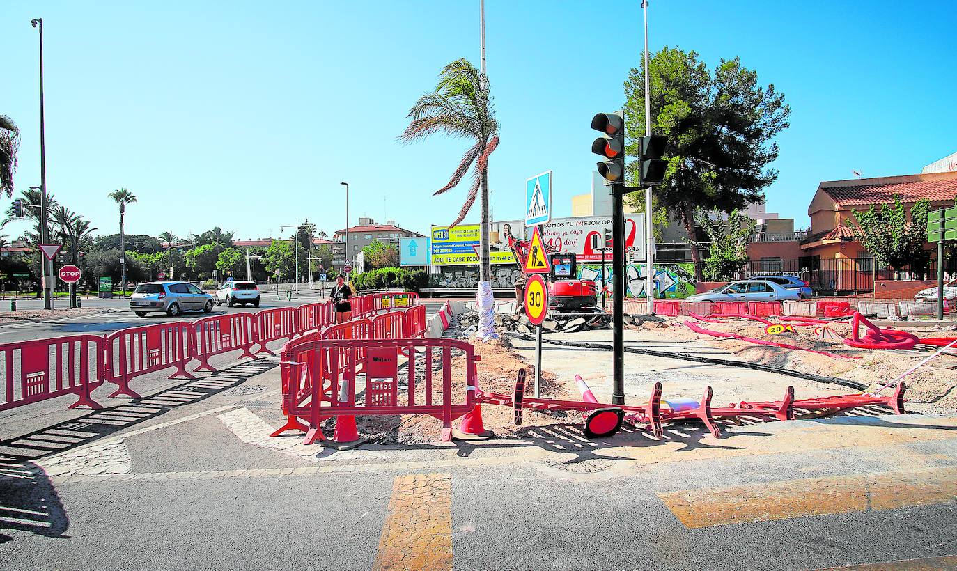 El Ministerio ha requerido recientemente información al Ayuntamiento de Murcia ante la supresión de carriles bus, dirigiéndose a su ayuntamiento «ante los indicios de incumplimiento» de la convocatoria de ayudas europeas, si bien sigue construyendo carriles bici.