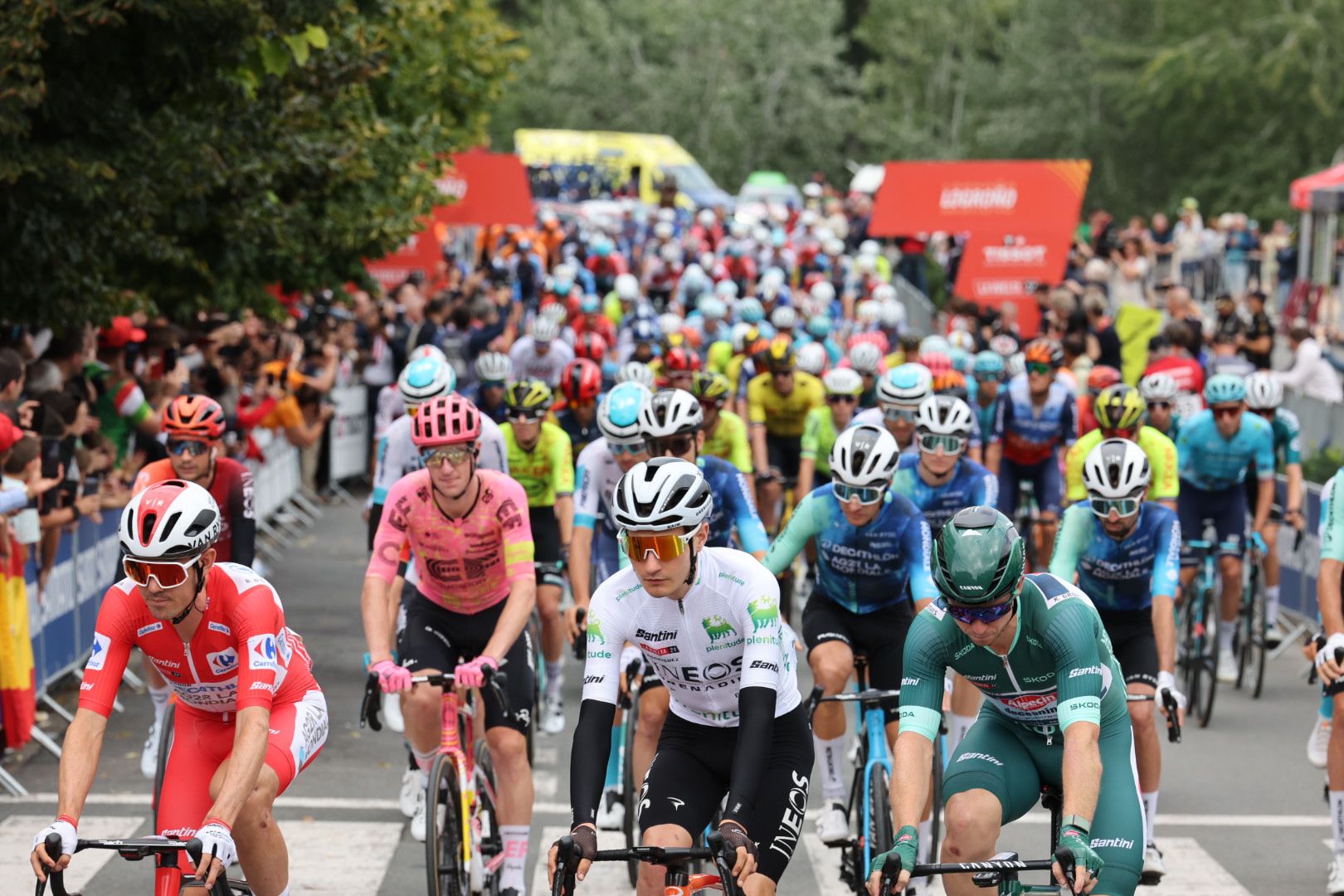 Salida de la Vuelta Ciclista en La Rioja