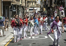 Baile de la Gaita Mixta durante las fiestas de este verano en Cervera.
