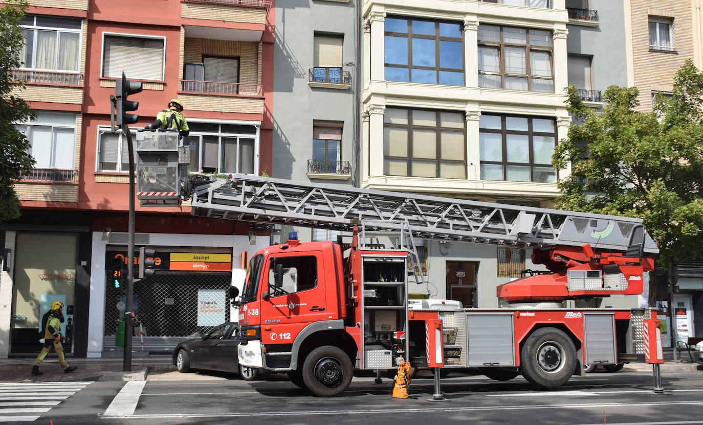 Bomberos de Logroño durante una intervención en una imagen de archivo.