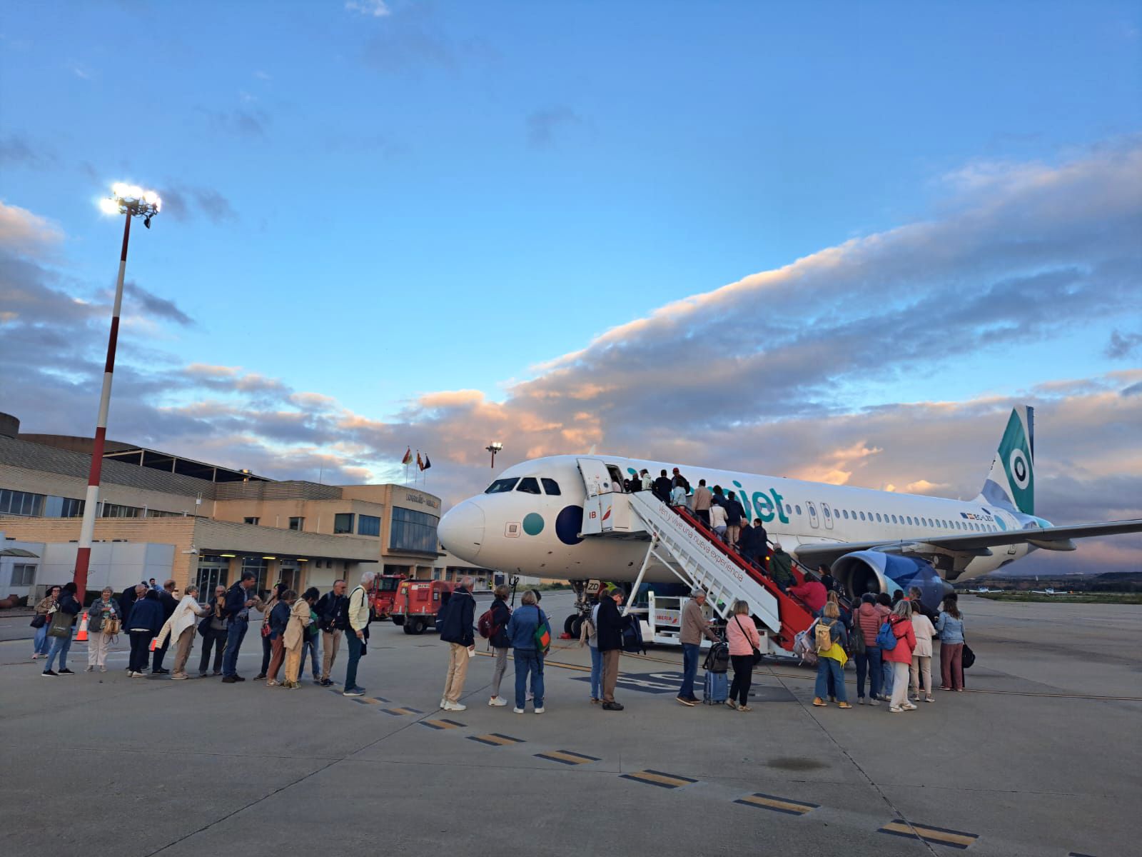 El abordaje en la pista del aeropuerto riojano.