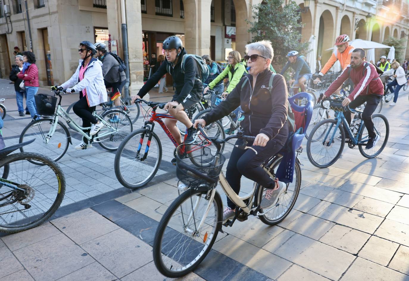 Una &#039;bicimanifestación&#039; recorre el centro de Logroño