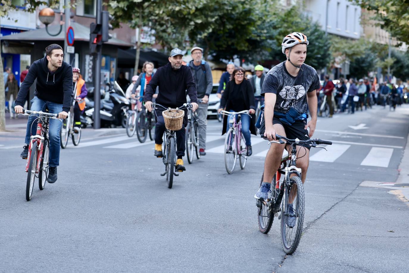 Una &#039;bicimanifestación&#039; recorre el centro de Logroño