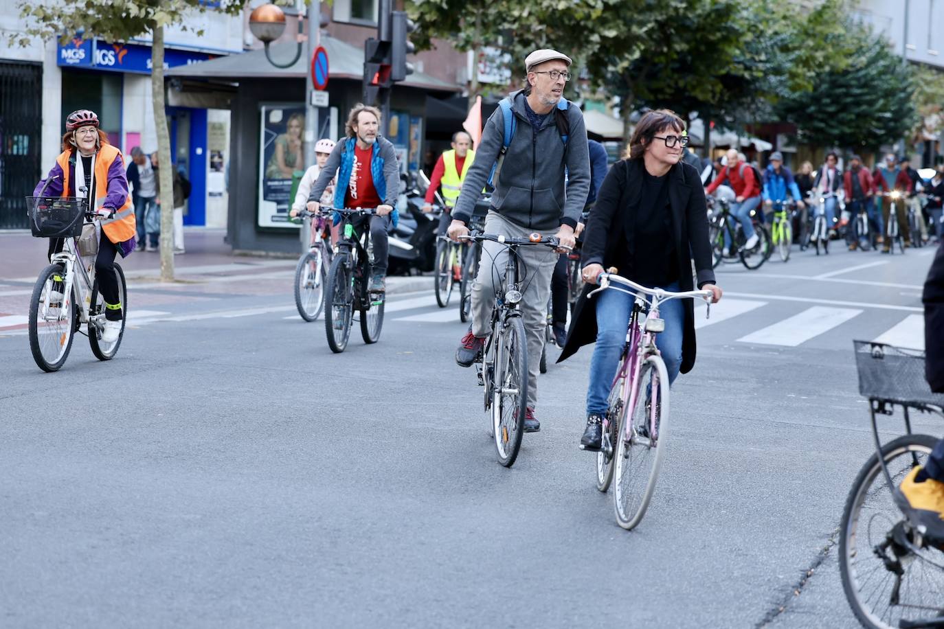 Una &#039;bicimanifestación&#039; recorre el centro de Logroño