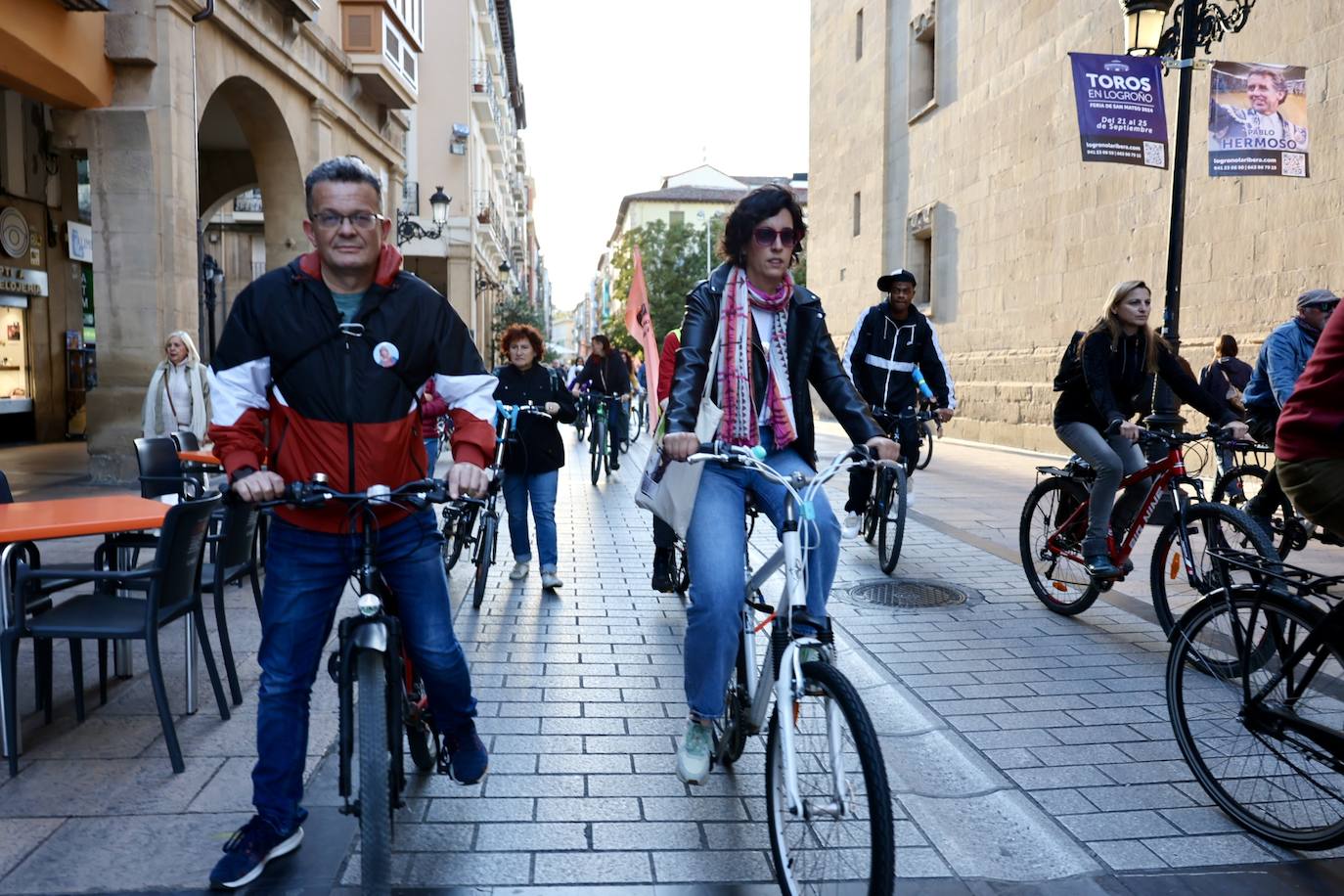 Una &#039;bicimanifestación&#039; recorre el centro de Logroño