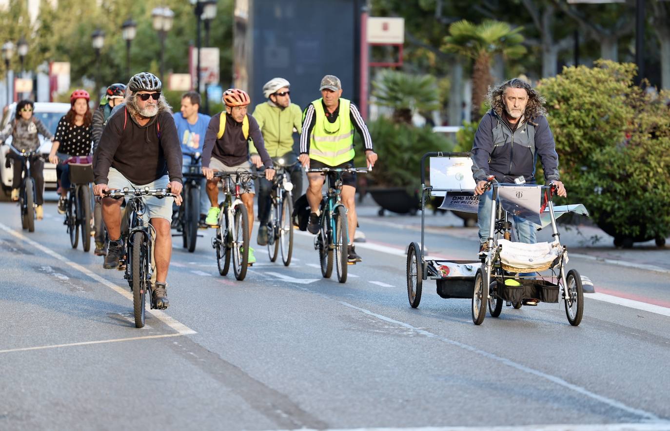 Una &#039;bicimanifestación&#039; recorre el centro de Logroño