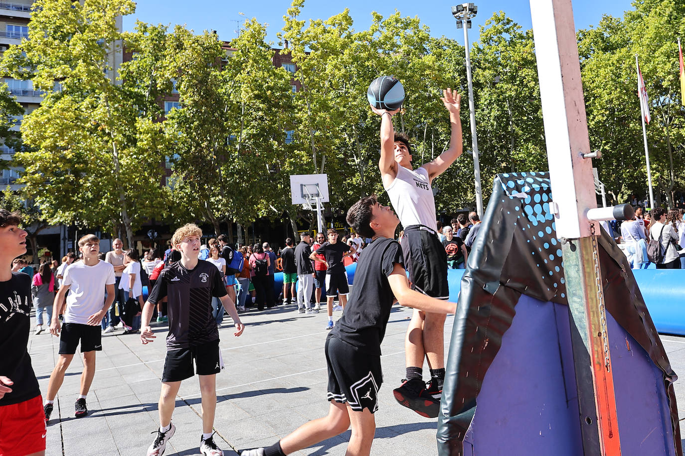 La plaza del Ayuntamiento de Logroño acoge el Plaza 3x3
