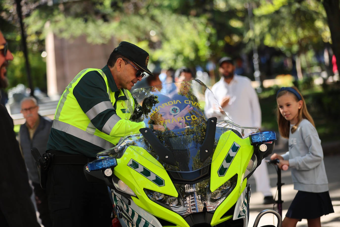 Jornada de puertas abiertas de la Guardia Civil de Tráfico en Logroño