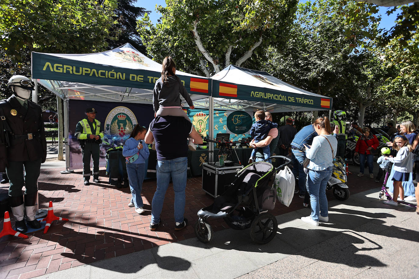 Jornada de puertas abiertas de la Guardia Civil de Tráfico en Logroño