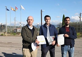 Los dirigentes sindicales con las denuncias en el exterior de Pagos del Rey