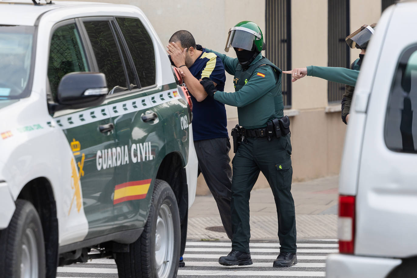 Redada y detención en la calle Ebro