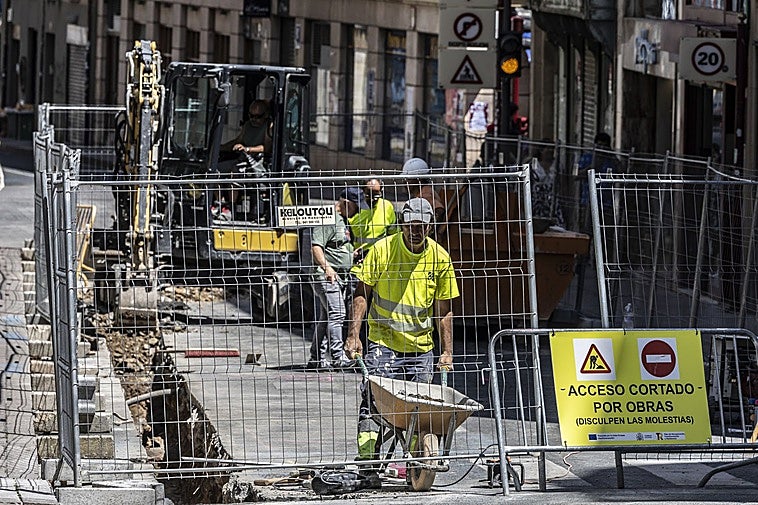 Obras en la calle Sagasta.