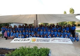 Los equipos del Ocisa Haro Rioja Voley durante la presentación en Natura Resort.