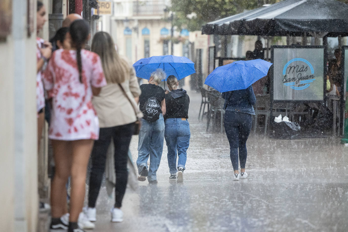 La lluvia no pudo con el ambiente festivo