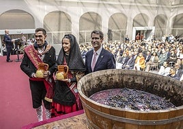 Pisado de la uva, en el Sagasta, donde se celebra el acto institucional del día de San Mateo.