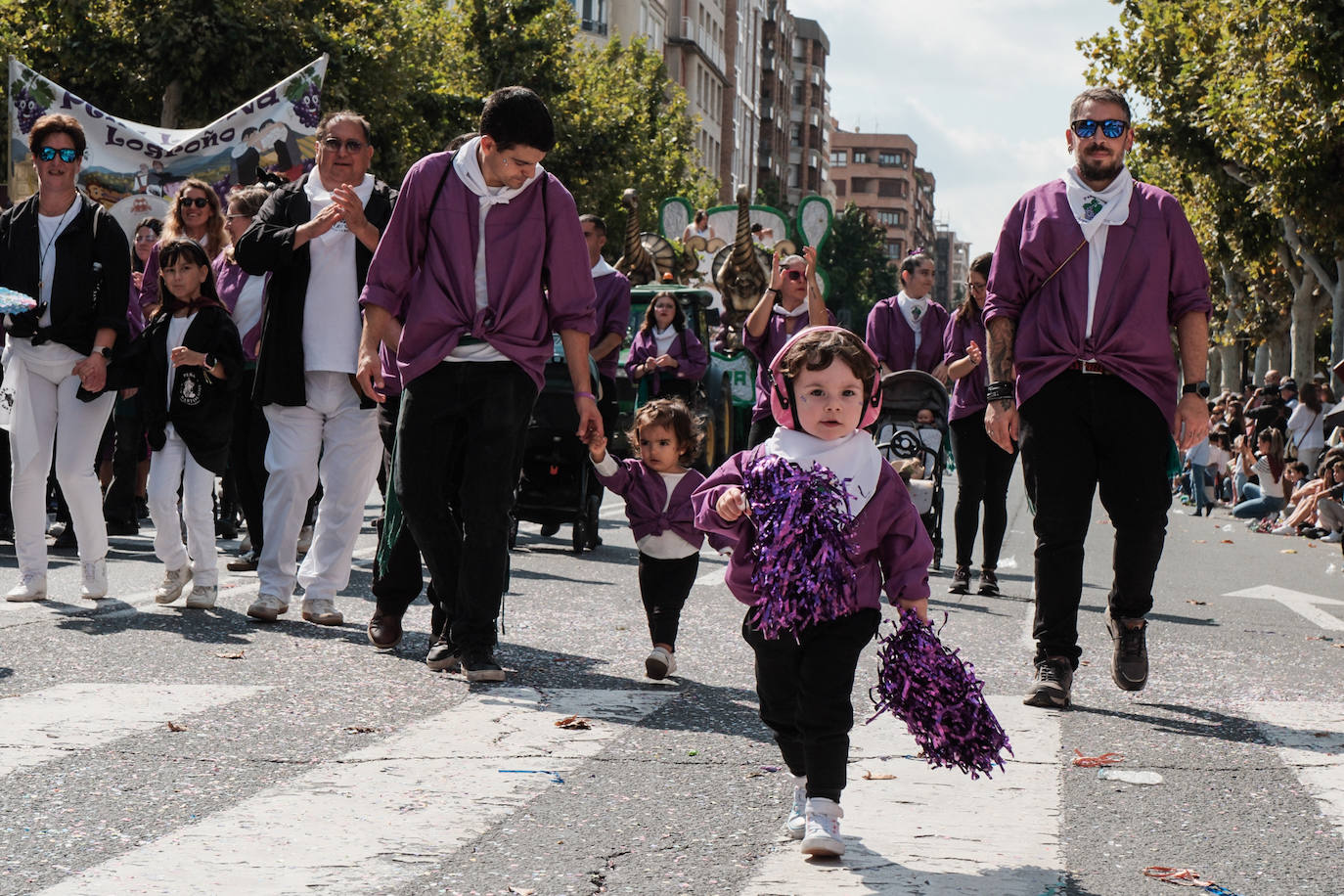 Desfile de peñas en las Carrozas
