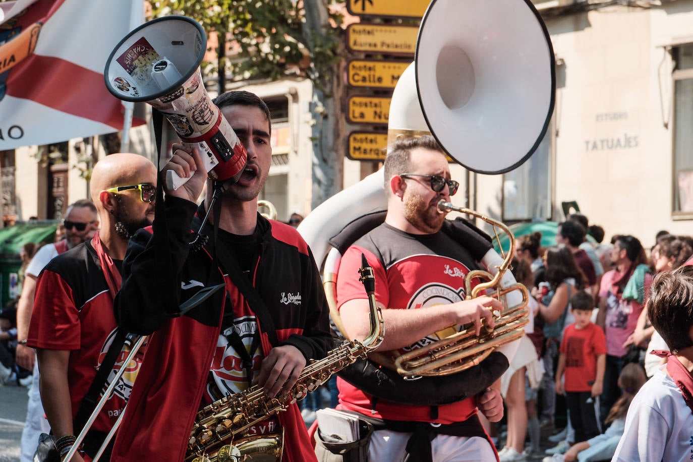 Desfile de peñas en las Carrozas