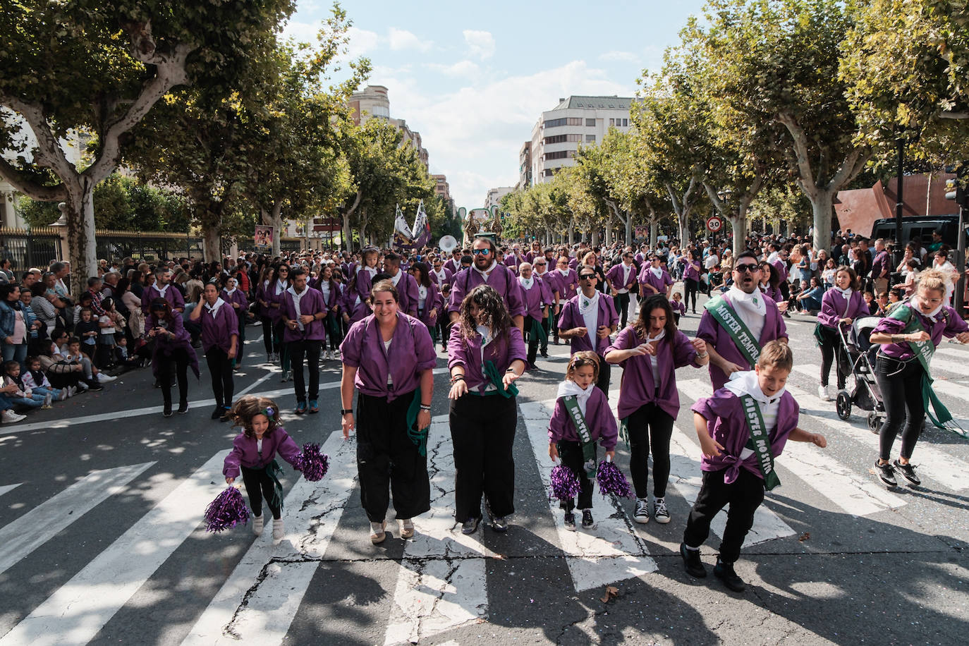 Desfile de peñas en las Carrozas
