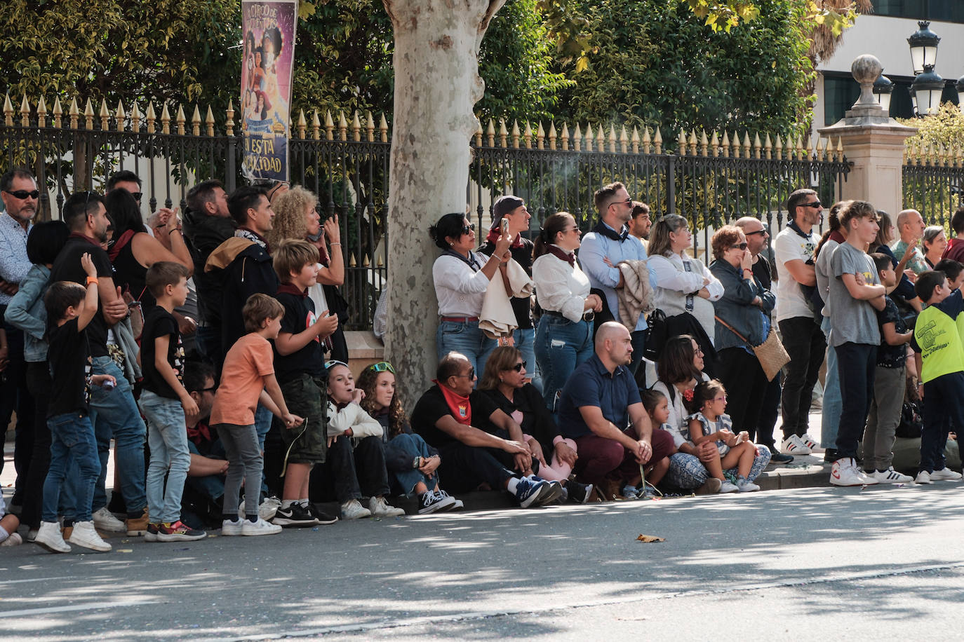 Desfile de peñas en las Carrozas