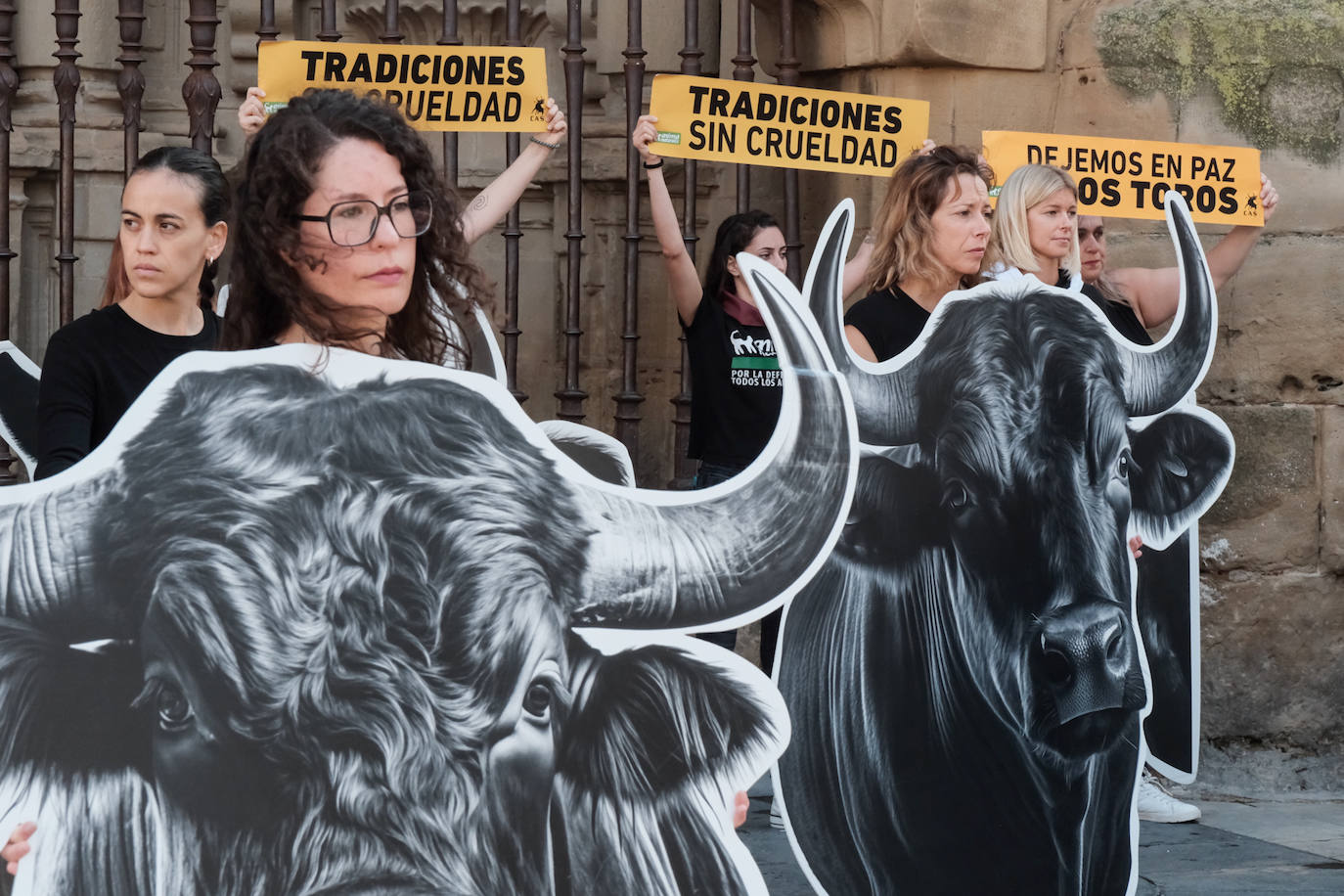 Concentración en la Plaza del Mercado bajo el lema &#039;Tauromaquia Abolición&#039;.