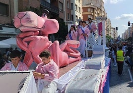 Pantera Rosa de la Peña Aster, testigo de excepción del desfile de carrozas.