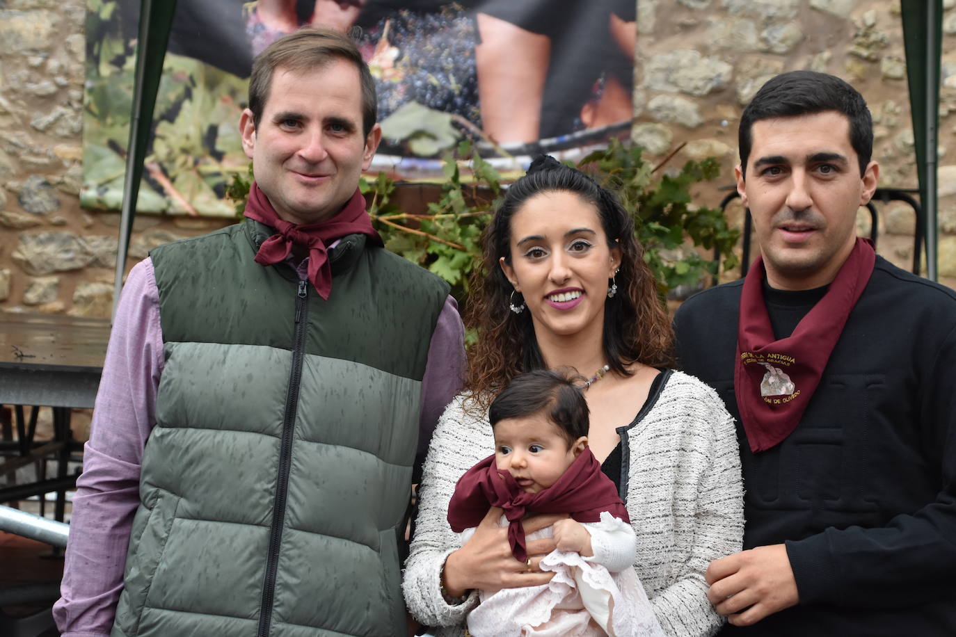 Imposición de pañuelos, procesión y pisado de la uva en Rincón de Olivedo