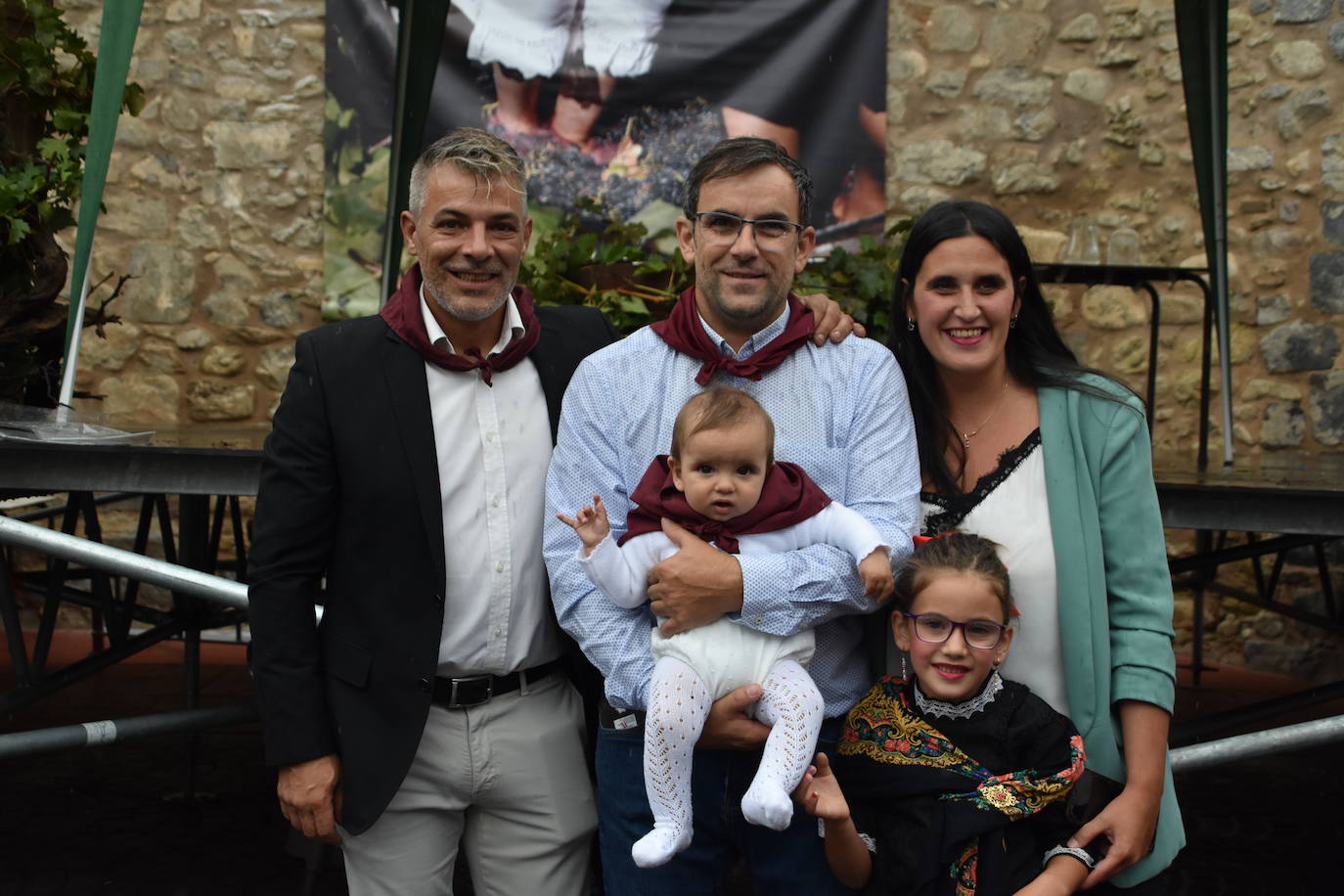 Imposición de pañuelos, procesión y pisado de la uva en Rincón de Olivedo