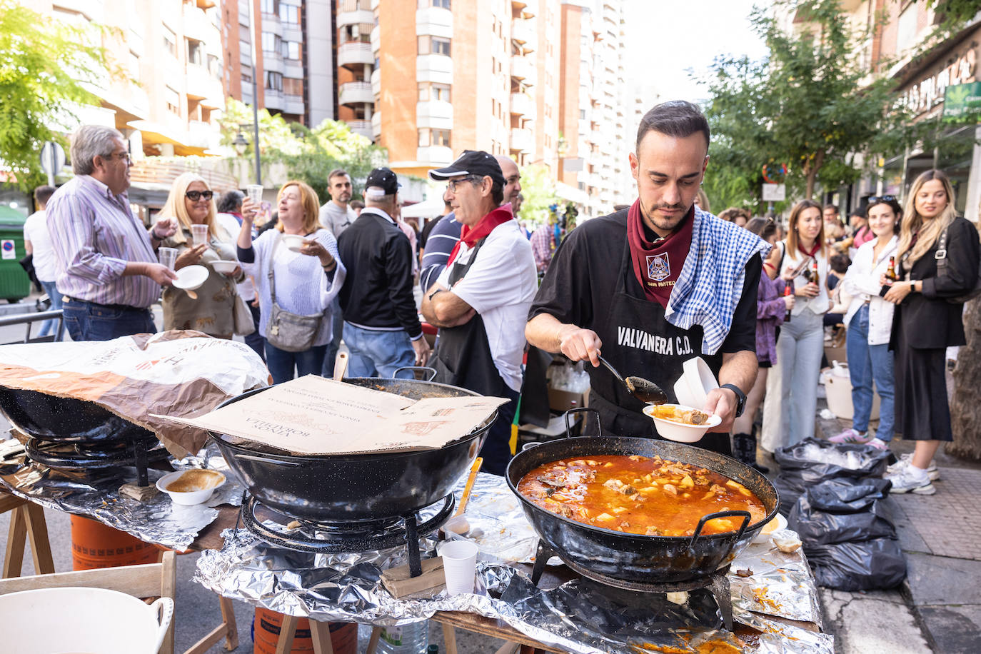 Logroño saborea las calderetas en la calle