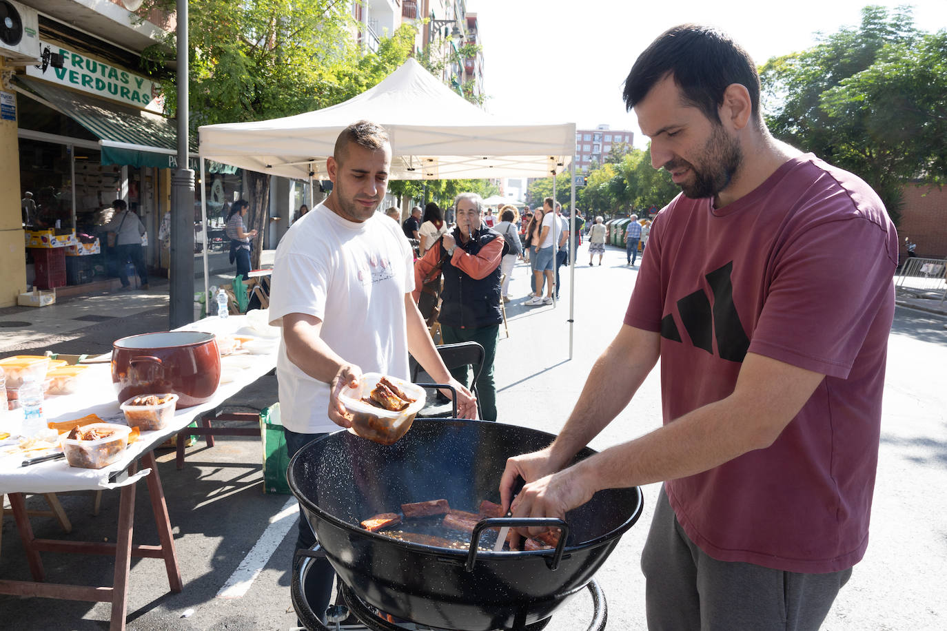 Logroño saborea las calderetas en la calle