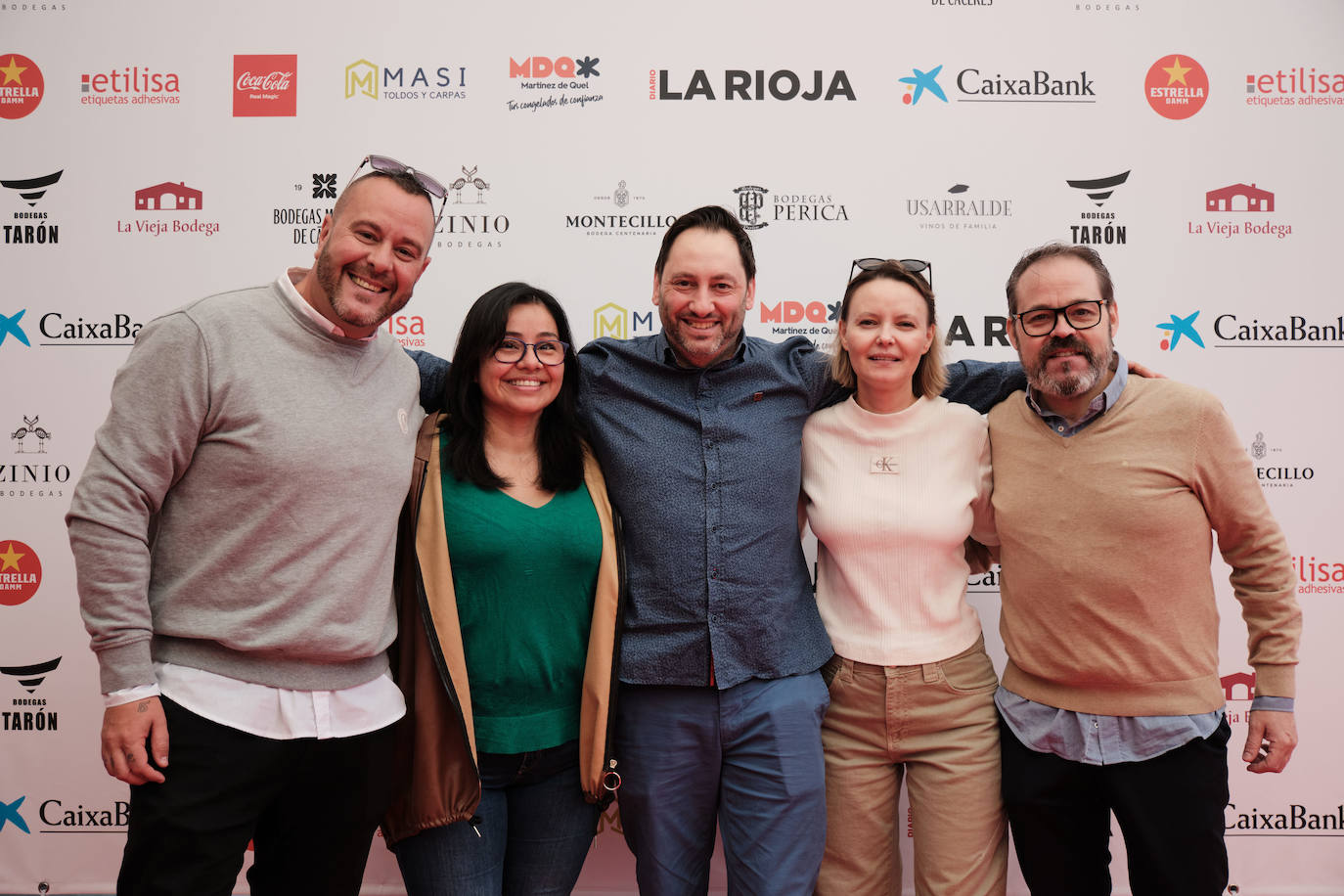 Cristian del Río, de Estrella Damm, con Mónica Becerra, Toño García, Roxana Mirán y Juanan Gómez.