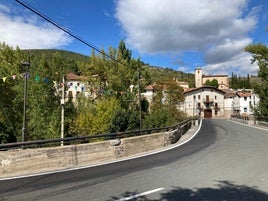 Vista del puente de la N-111 sobre el río Iregua en Villanueva de Cameros en la tarde de ayer.