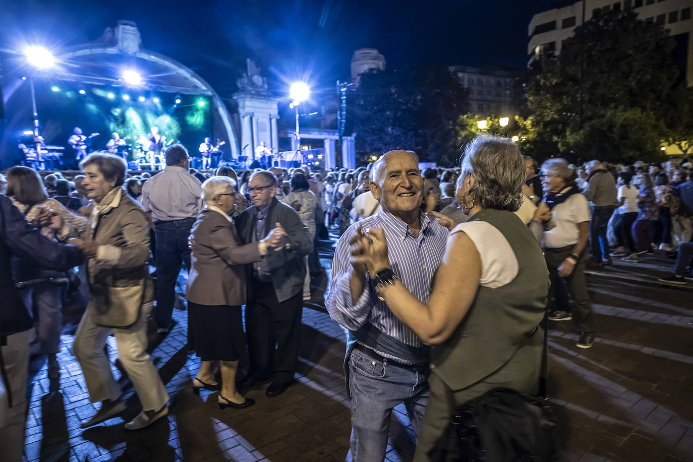 El baile de Los Átomos en El Espolón