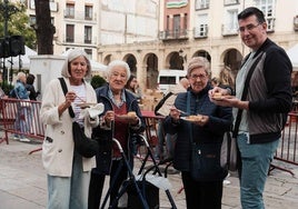 La gran variedad de degustaciones atrae a miles de logroñeses.